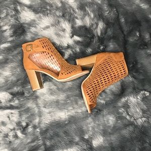 NWT Qupid chestnut suede heels sz 6.5